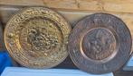 Twee decoratieve wandborden van metaal, Antiek en Kunst, Ophalen of Verzenden