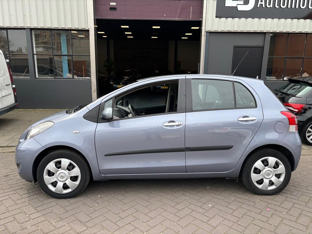 Toyota Yaris 1.3 VVTi Aspiration Automaat, Auto's, Toyota, 101 pk, 750 kg, 4 cilinders, Blauw