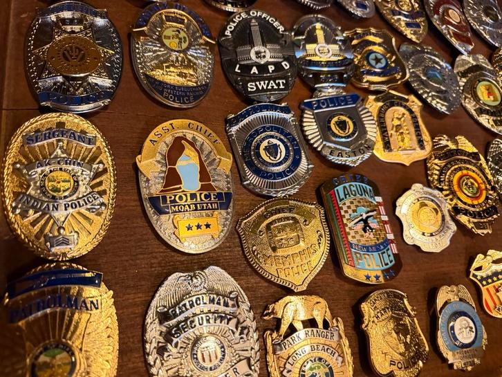 GEZOCHT Police USA badges Goldina / Goda reproducties - echt, Verzamelen, Militaria | Algemeen, Overige soorten, Embleem of Badge