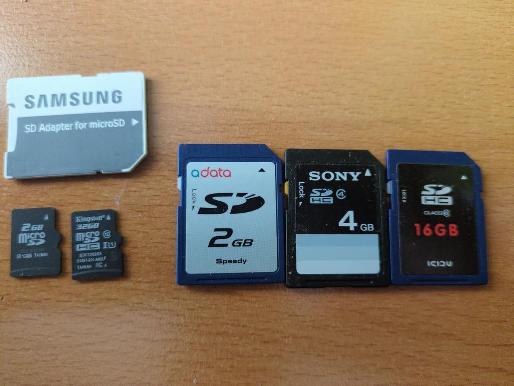 Set van diverse SD en MicroSD kaarten met adapter, Gebruikt, Samsung, Kingston, Adata, Sony, ICIQU, MicroSD, Minder dan 2 GB