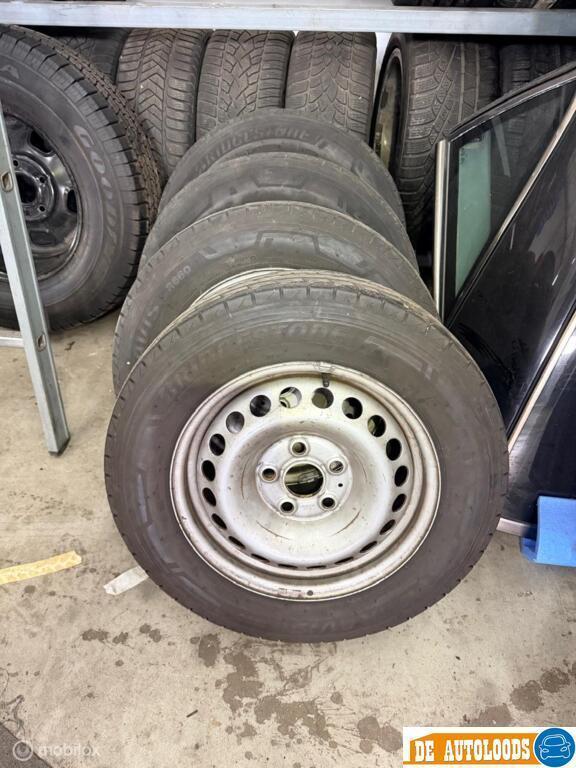 Bridgestone Bandenset 205/65/16 VW T5 T6 MB Vito 5x120, Auto-onderdelen, Banden en Velgen, Band(en), Zomerbanden, 16 inch, 205 mm