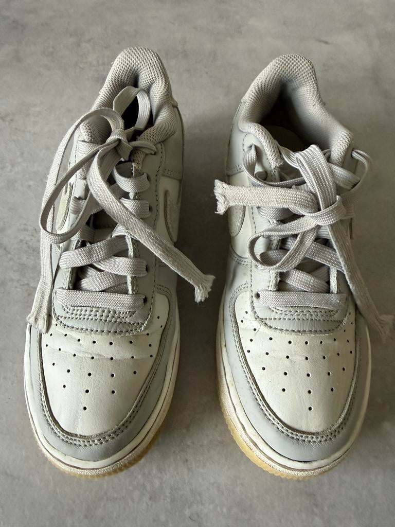 Nike Air Force 1 sneakers grijs maat 35, Ophalen of Verzenden, Gebruikt, Jongen of Meisje, Schoenen