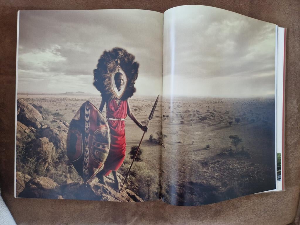 Before They Pass Away - Jimmy Nelson (38x30 cm), Boeken, Kunst en Cultuur | Fotografie en Design, Ophalen, Zo goed als nieuw, Fotografie algemeen