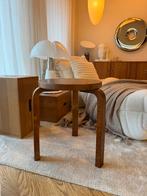 Artek 60 stool walnut stain, Huis en Inrichting, Krukjes, Ophalen of Verzenden, Zo goed als nieuw, Hout