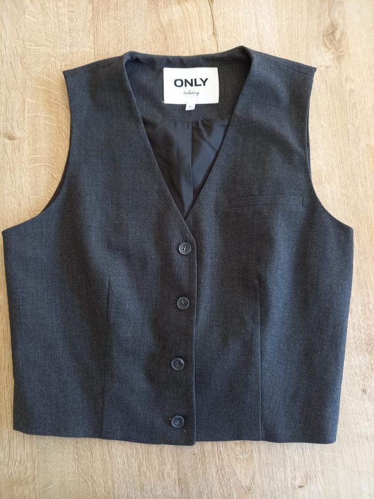 ONLY Grijze Gilet - Stijlvol en Veelzijdig, maat 38., ONLY, Ophalen of Verzenden, Zo goed als nieuw