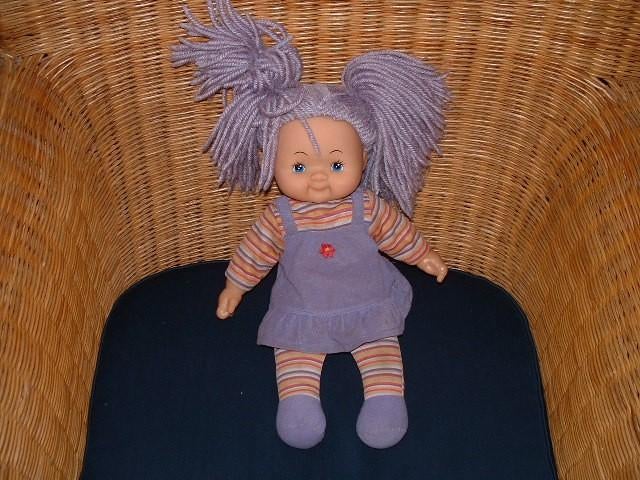 SIMBA POPJE MEISJE MET HARD PLASTIC HOOFD EN HANDJE, Ophalen of Verzenden, Nieuw, Overige typen