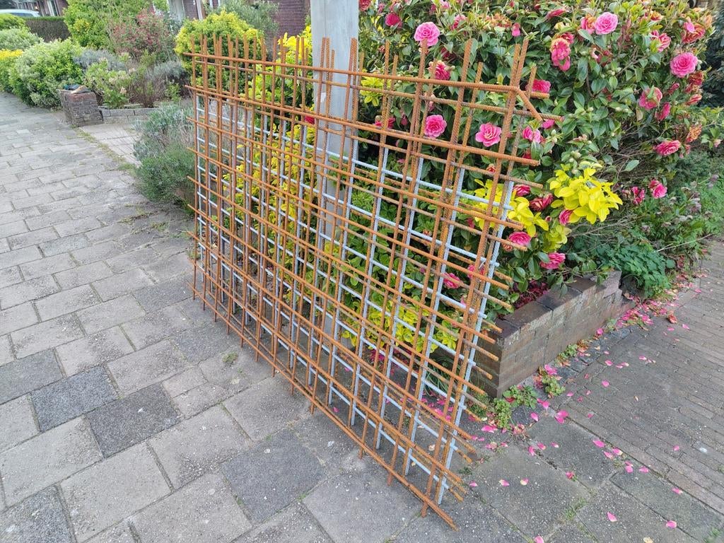 Ongeveer 10 m2 betongaas, Ophalen, Zo goed als nieuw, IJzer