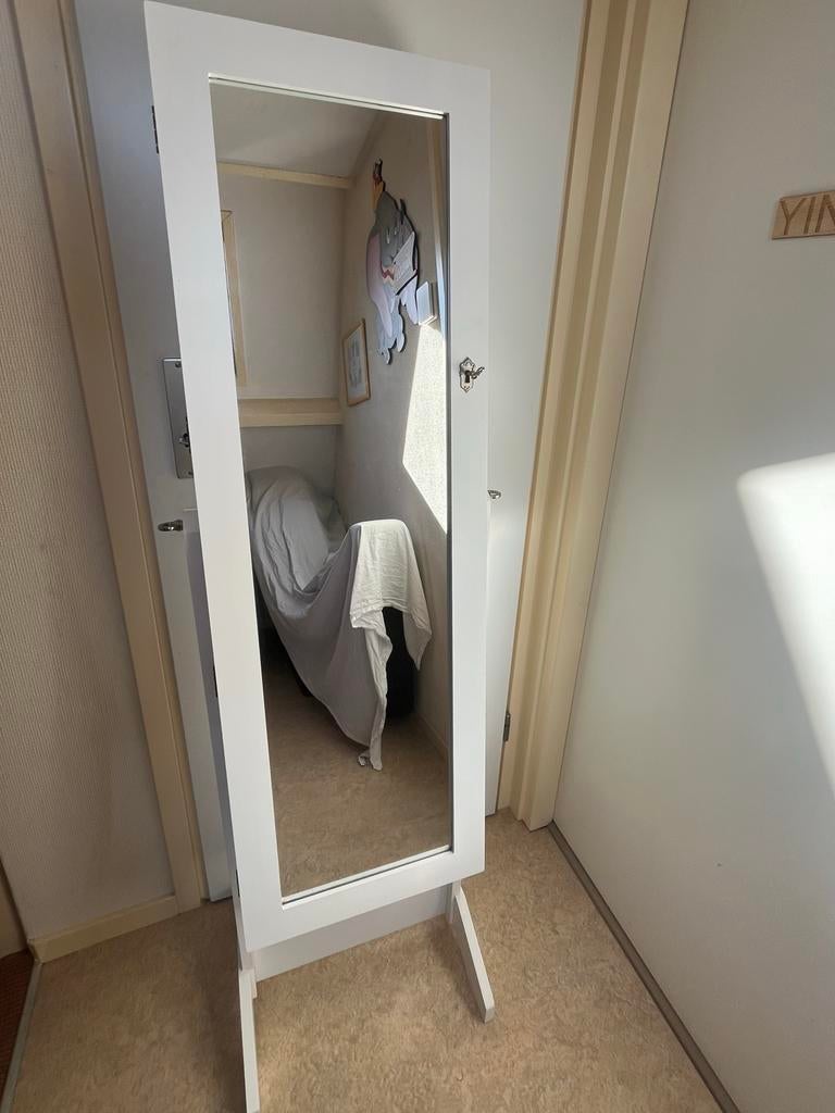 Witte spiegel sieradenkast met opbergruimte, Huis en Inrichting, Woonaccessoires | Spiegels, Minder dan 50 cm, Gebruikt, Ophalen of Verzenden