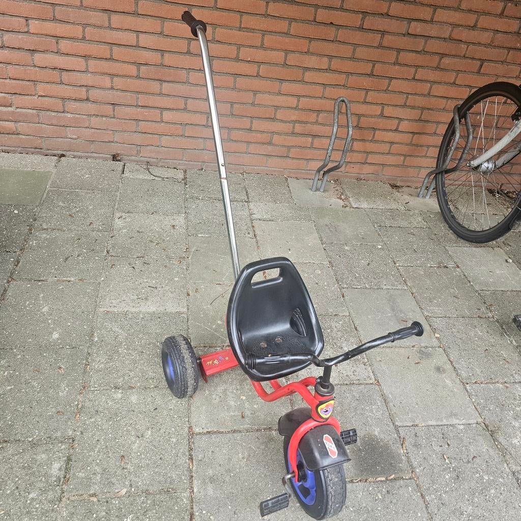 Rode driewieler met duwstang voor kinderen, Ophalen of Verzenden, Gebruikt, Onbekend, Duwstang