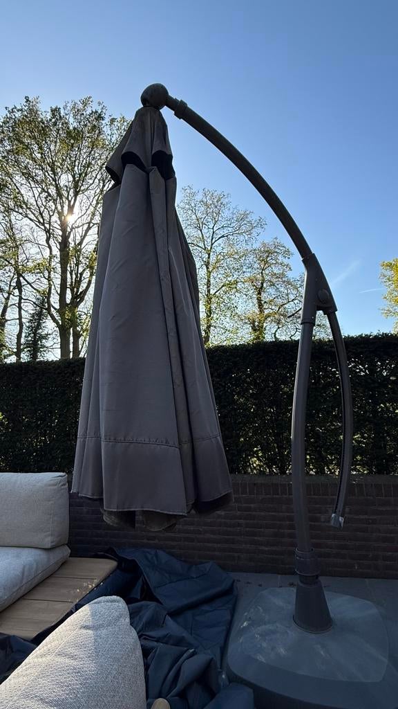 Grote zweefparasol voor buiten - Grijs, Ophalen, Gebruikt, Kantelbaar, Zweefparasol