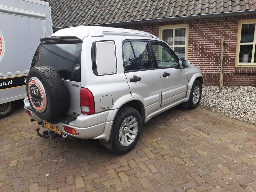 Suzuki Grand Vitara 2.0 TDI VAN grijs kenteken, 13 km/l, Euro 5, 1800 kg, Iveco