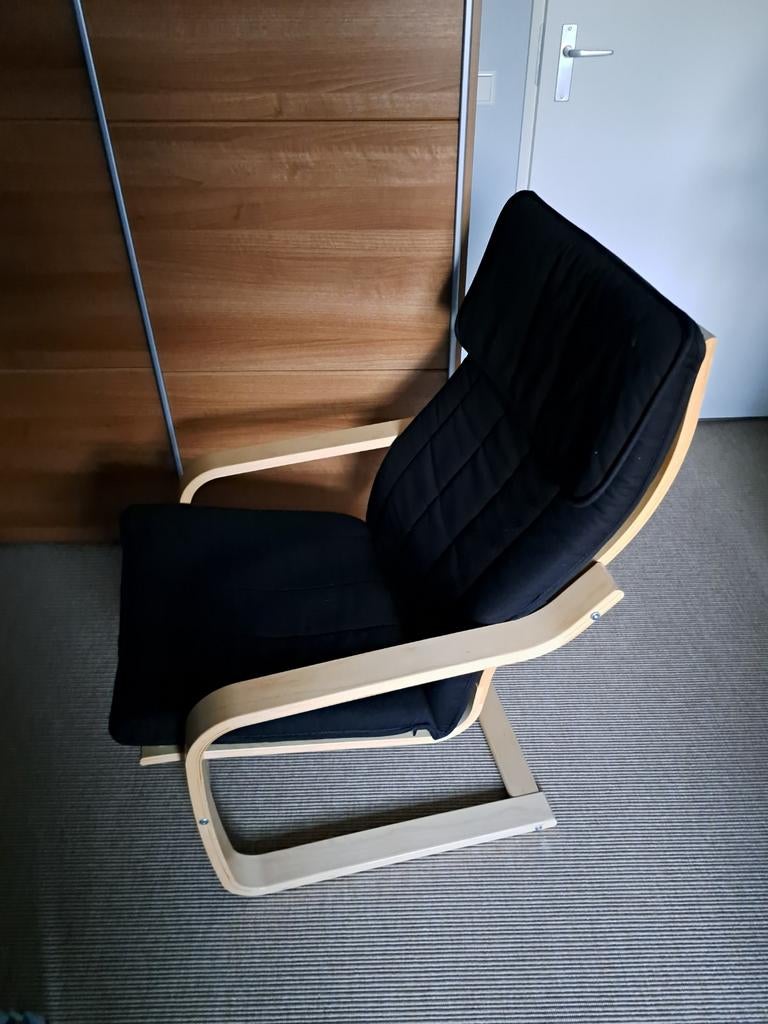 IKEA Poäng stoel met zwart kussen, Ophalen, Modern, Scandinavisch, Zwart, Zo goed als nieuw