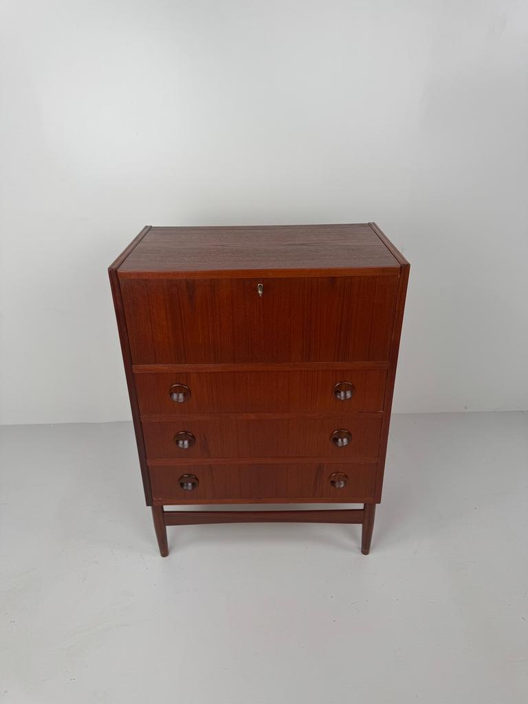 Danish Teak Vanity Chest, Ophalen, Z, Z, Z