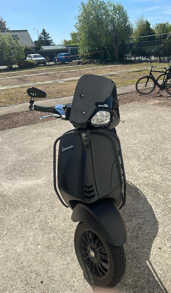 Vespa sprint met akra, Fietsen en Brommers, Scooters | Vespa, Ophalen, Zo goed als nieuw, Benzine, Overige modellen
