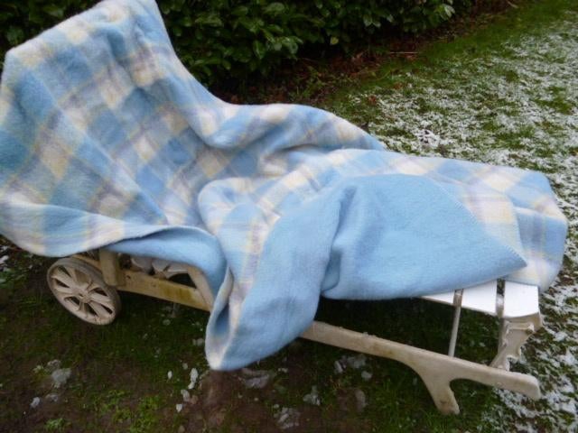 wollen deken donzig 230x185 cm 2 pers PMC, Huis en Inrichting, Woonaccessoires | Plaids en Woondekens, Ophalen of Verzenden, Gebruikt