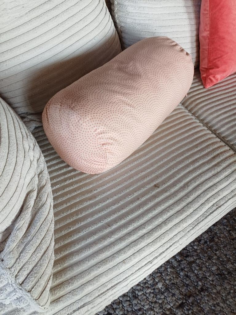 Te koop roze kussen, Ophalen, Zo goed als nieuw, Roze, Cilindervormig