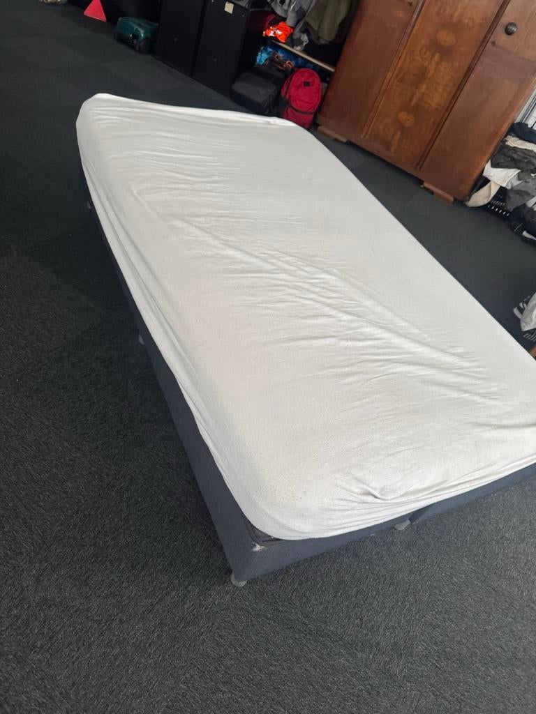 Tweepersoonsbed - Gratis af te halen voor een krat bier!, Ophalen, Gebruikt, Zwart, Twijfelaar