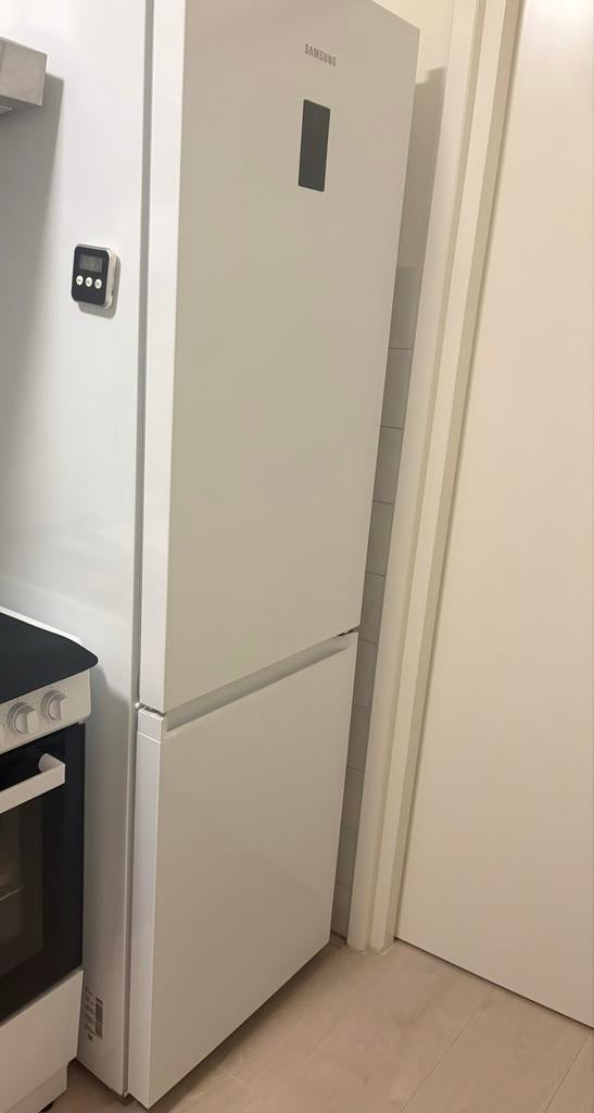 Samsung koelkast met diepvries in goede staat, Ophalen, Gebruikt, Met aparte vriezer, 160 cm of meer