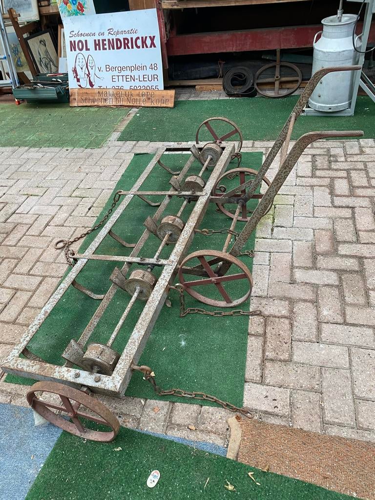 Antieke zaaimachine op wielen | achter paard | zaaien, Antiek en Kunst, Ophalen