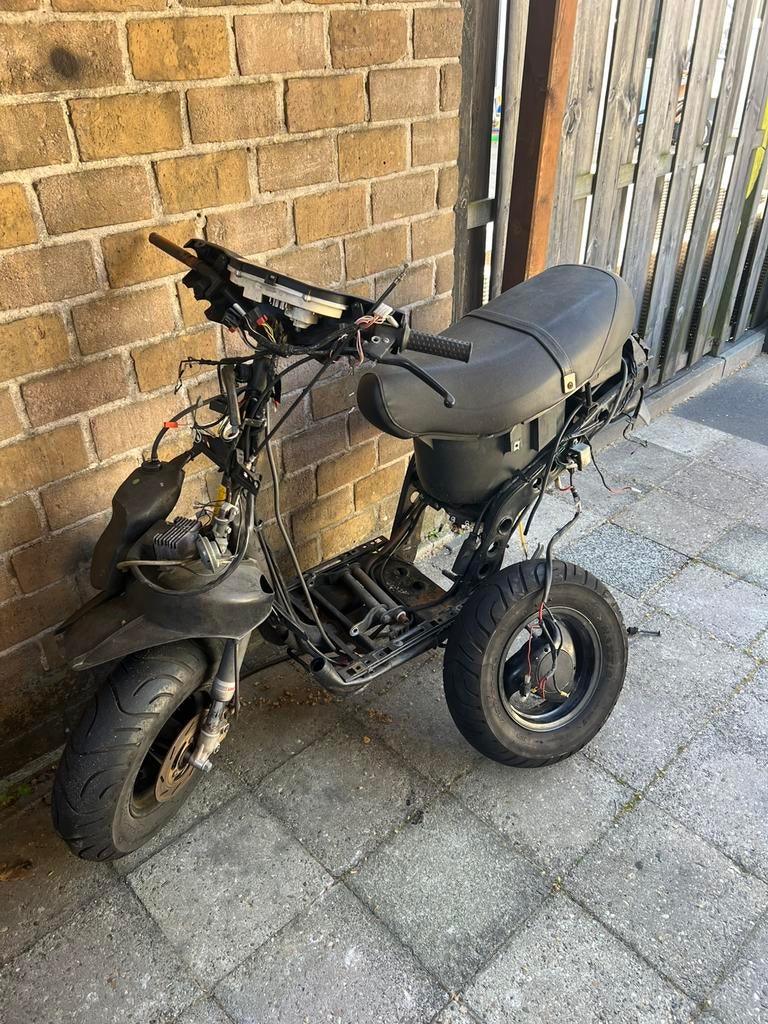 Typhoon 125 frame (duitse papieren), Ophalen, Zo goed als nieuw, Frame, Piaggio