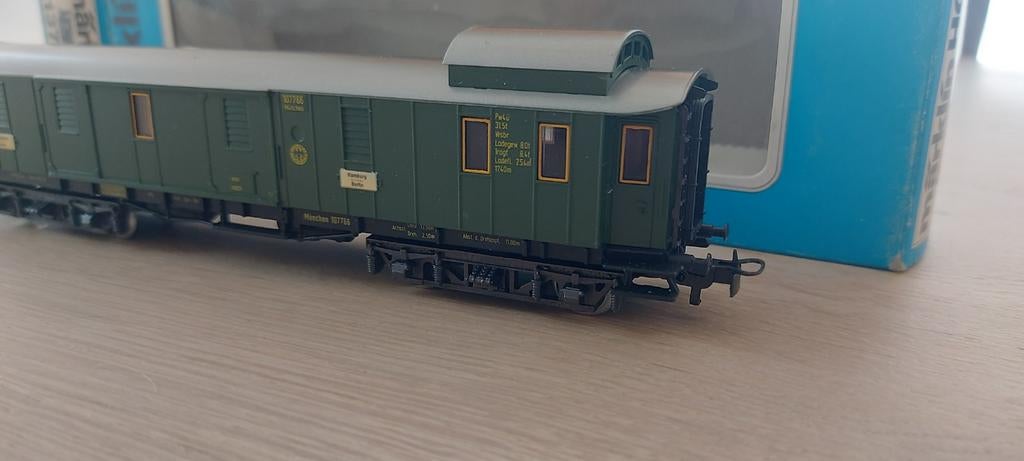 Märklin DR (Deutsche Reichsbahn)bagagerijtuig artnr 4137 ovp, Hobby en Vrije tijd, Modeltreinen | H0, Wisselstroom, Wagon, Ophalen of Verzenden