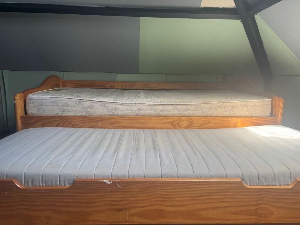 Uitschuifbaar houten bed met matrassen, Huis en Inrichting, Ophalen, 90 cm, Tweepersoons, 200 cm