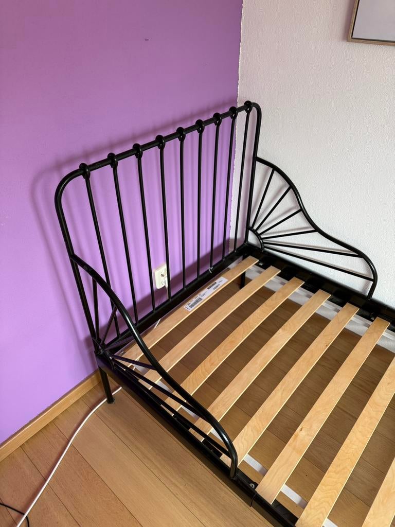 Eenpersoonsbed / meegroeibed zwart metaal Ikea Minnen, Ophalen, 70 tot 85 cm, Zo goed als nieuw, Lattenbodem