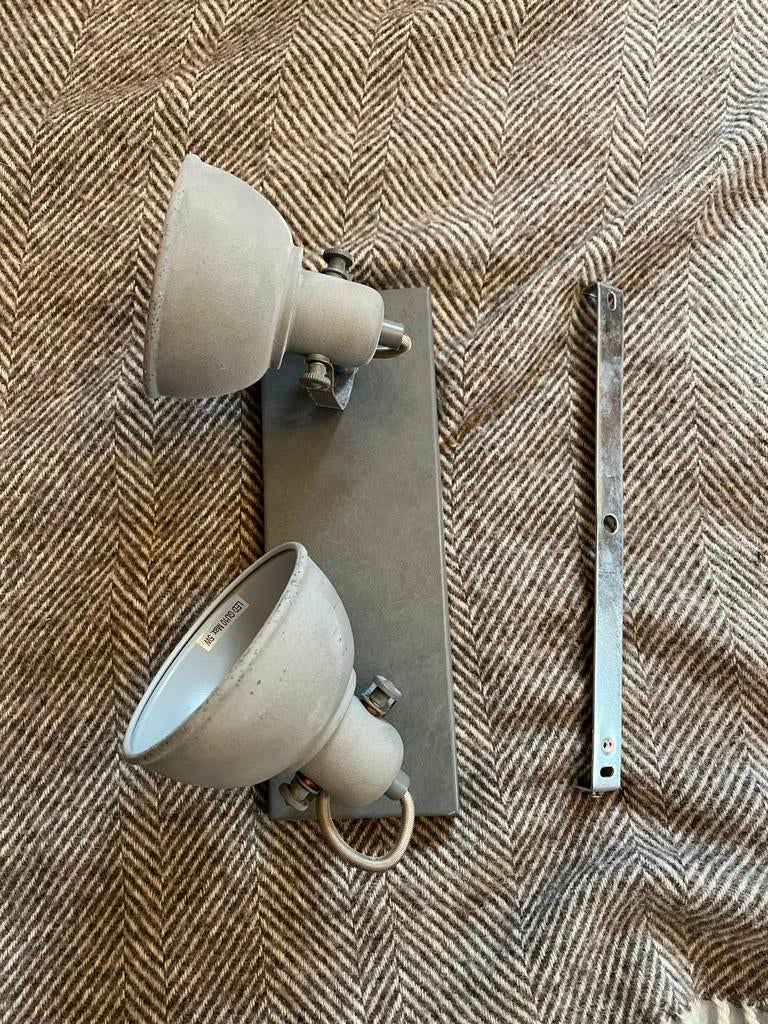 Grijze spot met twee lampen, Ophalen, Gebruikt, Metaal of Aluminium, Led