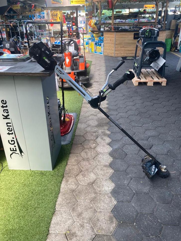 EGO bosmaaier BCX 3800 met touwkop, Tuin en Terras, Bosmaaiers, Gebruikt, Accu, 10 tot 30 cm, Ophalen