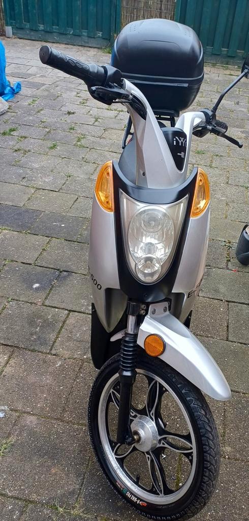 Snorscooter Elektrische iyyo Star-S.  E-500. Z.g.a.n, Fietsen en Brommers, Overige Fietsen en Brommers, Zo goed als nieuw, Ophalen
