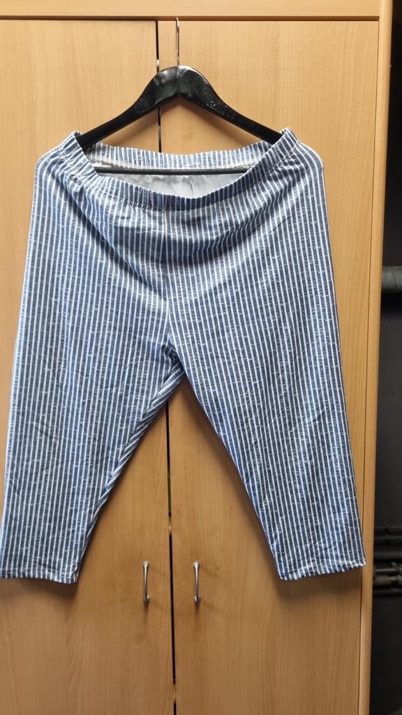 Blauw wit gestreepte capri legging - Maat 44/46, Kleding | Dames, Legging, Blauw, Ophalen of Verzenden, Maat 44/46 (L)