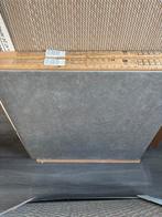 15 grijze tegels 61x61 en 1 bruin/zwarte tegel 60x120, Doe-het-zelf en Verbouw, Tegels, Ophalen, 60 cm of meer, 60 cm of meer