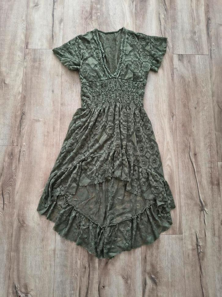 Prachtige groene kanten jurk met decollete, maat S. Waterval, Kleding | Dames, Jurken, Zo goed als nieuw, Maat 36 (S), Groen, Onder de knie