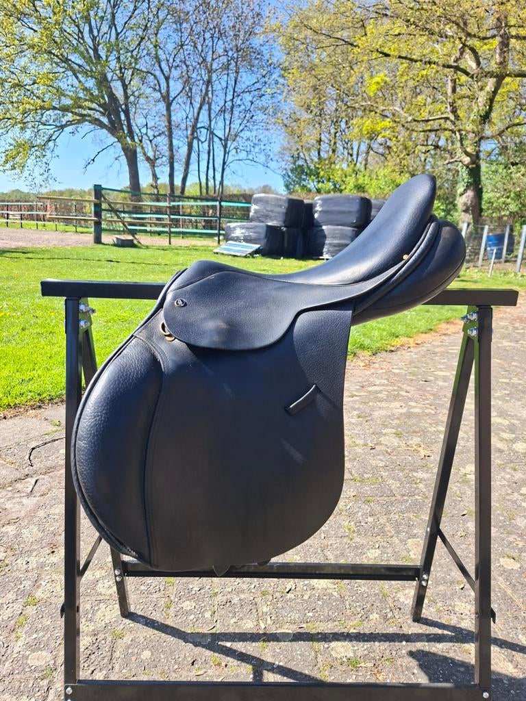 17 inch br Springzadel, Dieren en Toebehoren, Paarden en Pony's | Zadels, Gebruikt, Springen, Ophalen