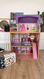 Poppenhuis met meubels en poppetjes Kidkraft, Kinderen en Baby's, Speelgoed | Poppenhuizen, Ophalen, Zo goed als nieuw, Poppenhuis