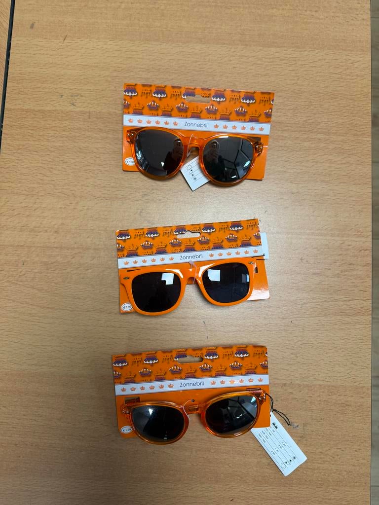 Drie oranje zonnebrillen Nieuw! Kleur Oranje voor koningsdag, Overige merken, Zonnebril, Nieuw, Oranje