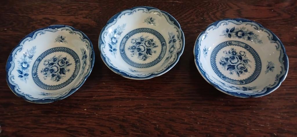 Set van 3 'Blue Rose' schaaltjes, Fine China Japan € 40,00, Antiek en Kunst, Ophalen