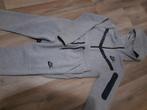 Nike Tech Fleece Trainingspak Grijs maat 134-140, Ophalen of Verzenden, Zo goed als nieuw