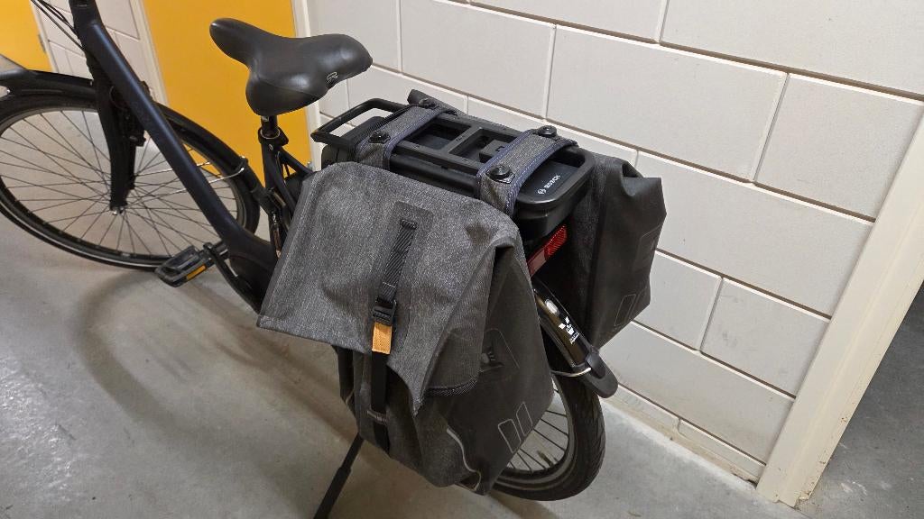 dubbele fietstas Basil, Ophalen, Gebruikt, Basil