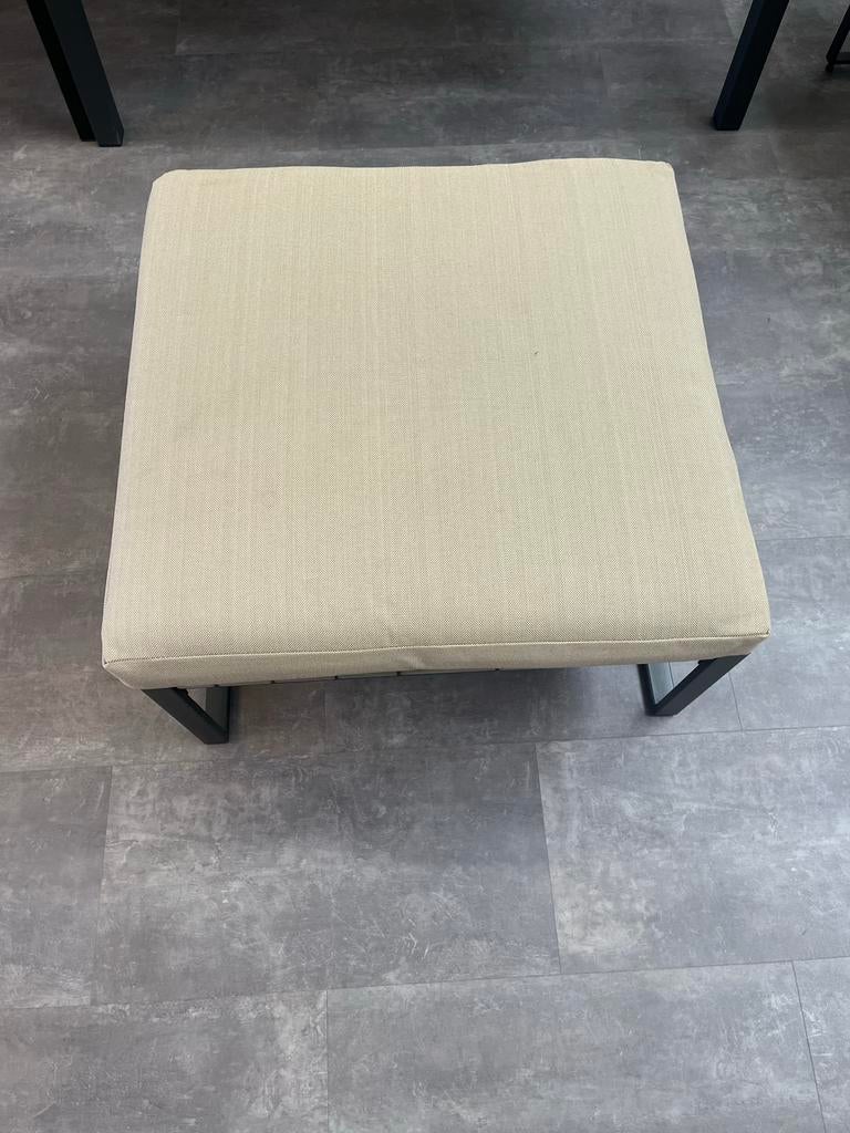 Hocker met gebruikerssporen, Huis en Inrichting, Banken | Voetenbanken en Poefen, Ophalen, Gebruikt, Vierkant, 75 tot 100 cm