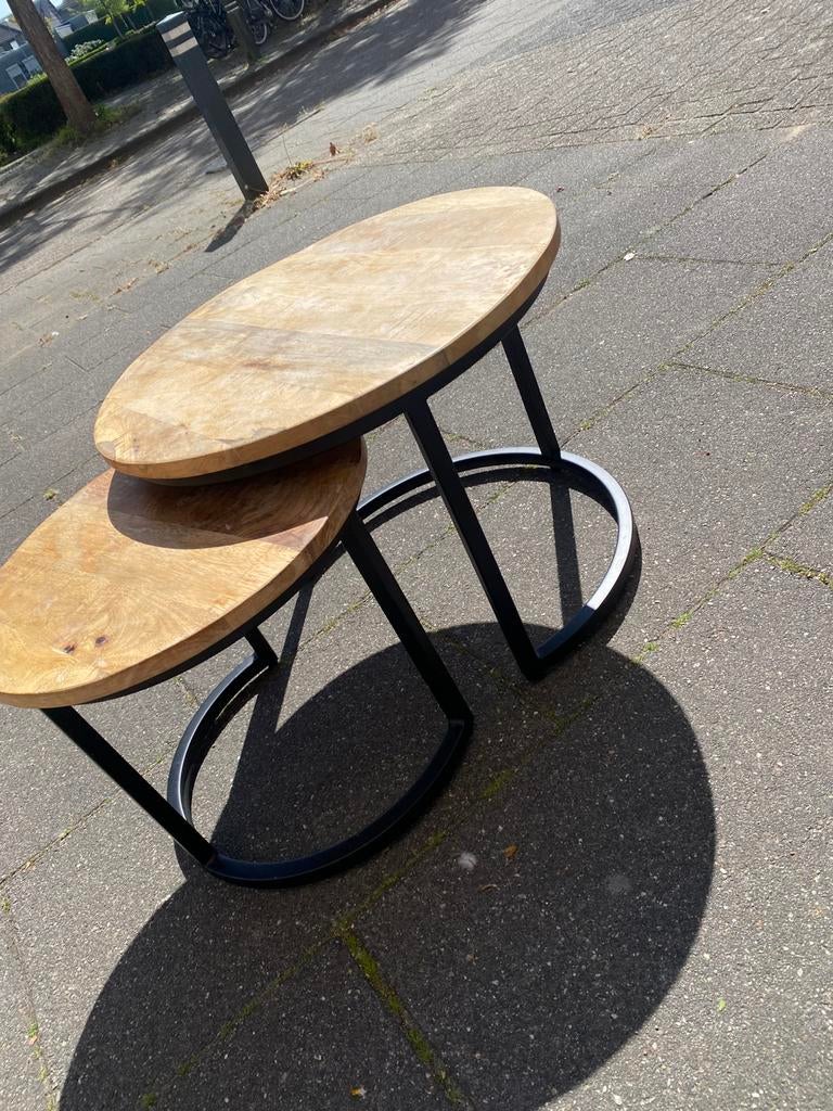 Set Bijzettafels / salontafels Mangohout 2-delig / tweedelig, Ophalen, 50 tot 100 cm, Rond, Zo goed als nieuw