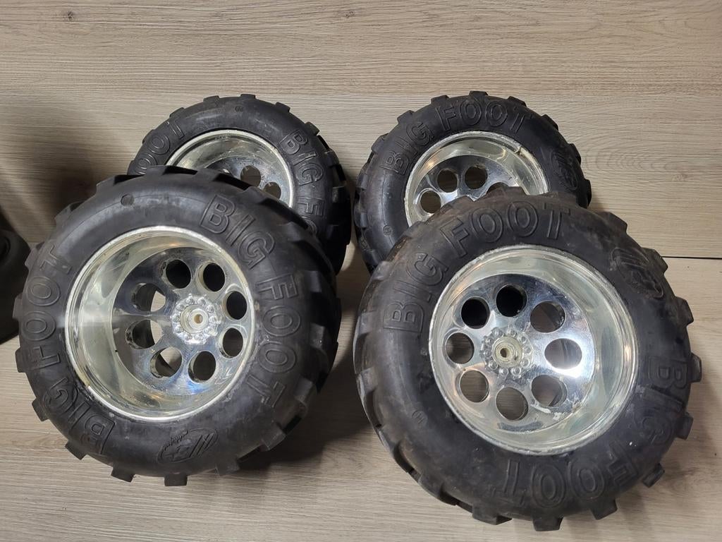 Fg monstertruck wielen, Hobby en Vrije tijd, Benzine, Ophalen of Verzenden, Zo goed als nieuw, Onderdeel