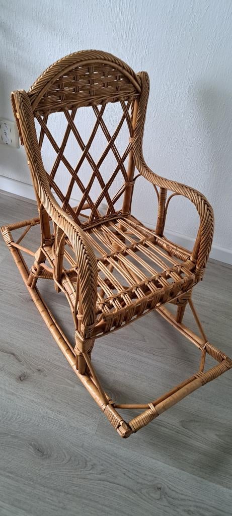 Rieten kinder schommelstoel, Ophalen, Zo goed als nieuw, Stoel
