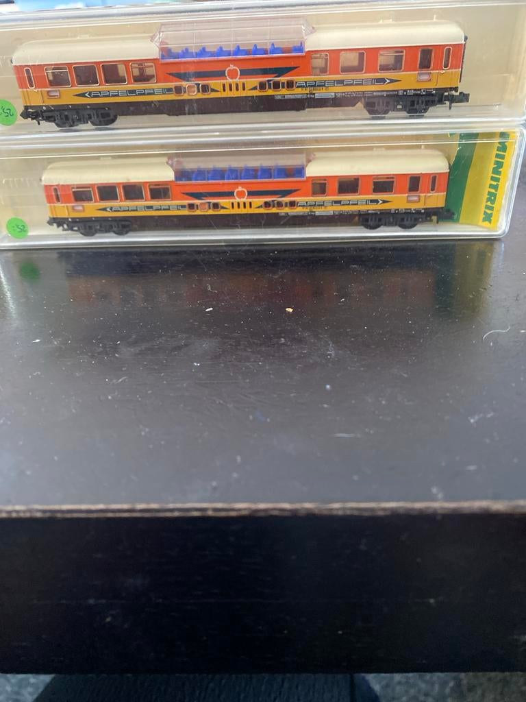 Minitrix N-spoor Apfelpfeil rijtuigen (2 stuks), Hobby en Vrije tijd, Modeltreinen | N-Spoor, Gelijkstroom, Trix, Ophalen of Verzenden