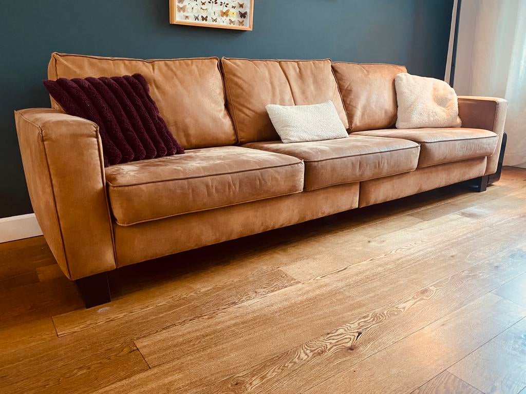 MOET WEG! Bank 4- of 5-zits SEVN Butterfly bull cognac, Huis en Inrichting, Banken | Sofa's en Chaises Longues, Ophalen, 250 tot 300 cm