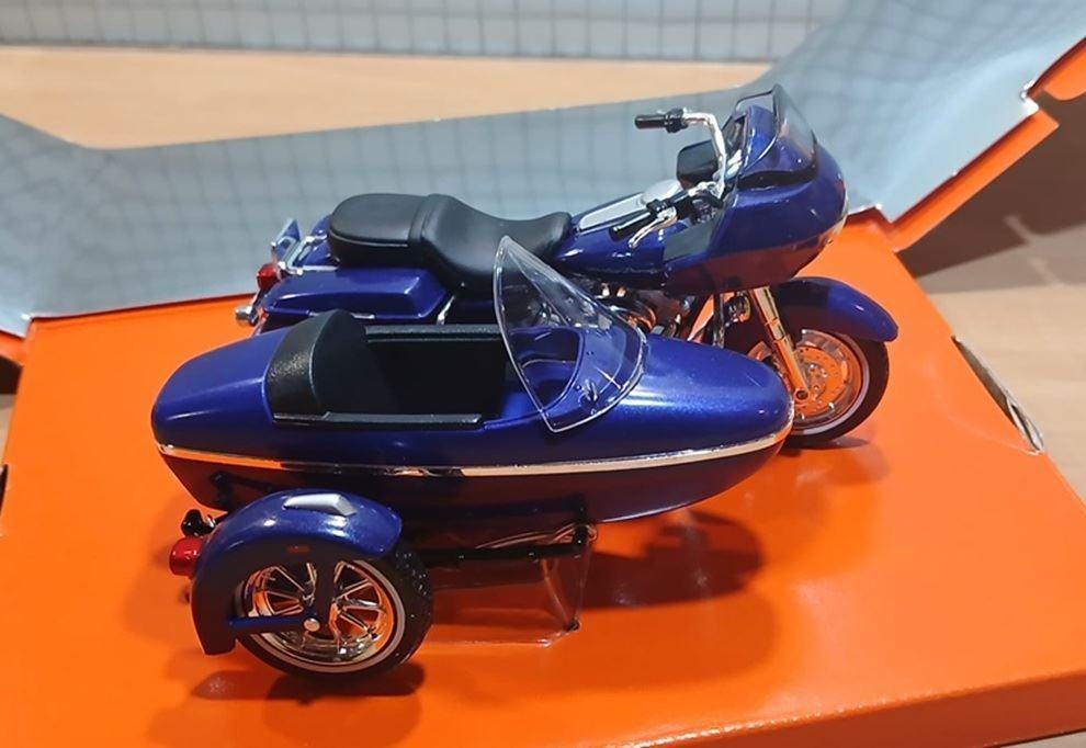 Harley Davidson sidecar / zijspan FLTR Road Glide 1:18 (15), Hobby en Vrije tijd, Maisto, May Cheong Group France S.A.S., Nieuw