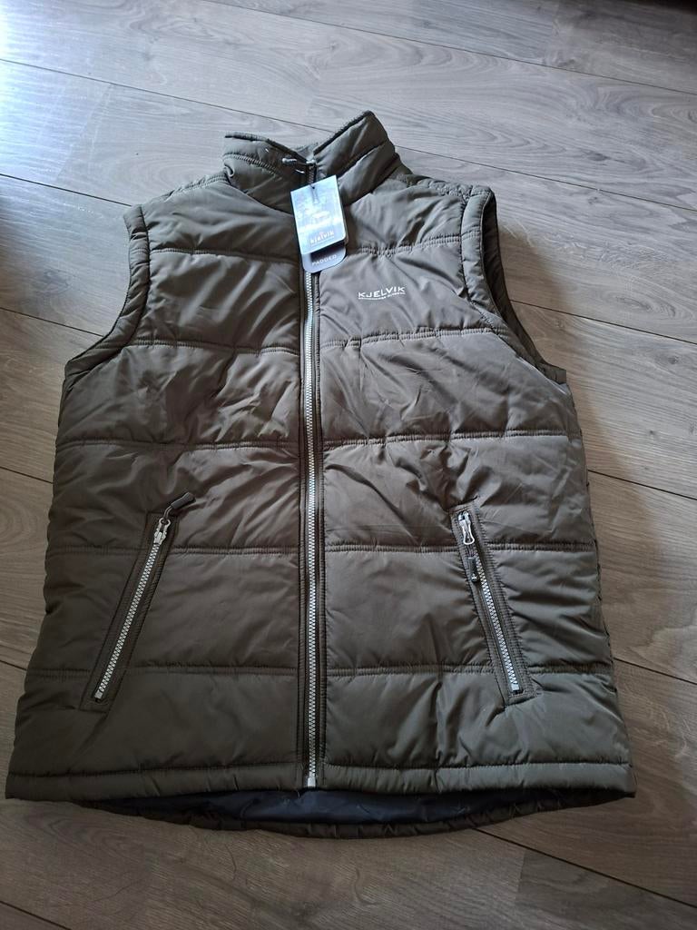 Kjelvik Bodywarmer Werner Olive XXL - Nieuw met kaartje, Kleding | Heren, Bodywarmers, Ophalen