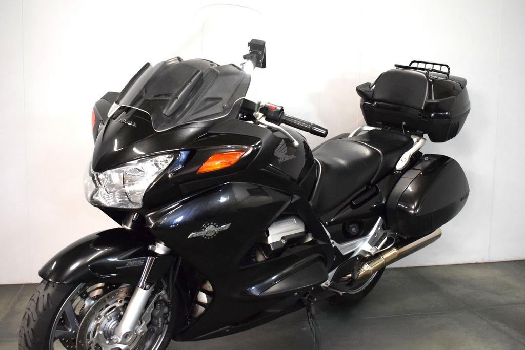 HONDA ST 1300 PAN EUROPEAN ABS (bj 2015), Motoren, Motoren | Honda, HONDA, 4 cilinders, Motorrijbewijs A, Bedrijf