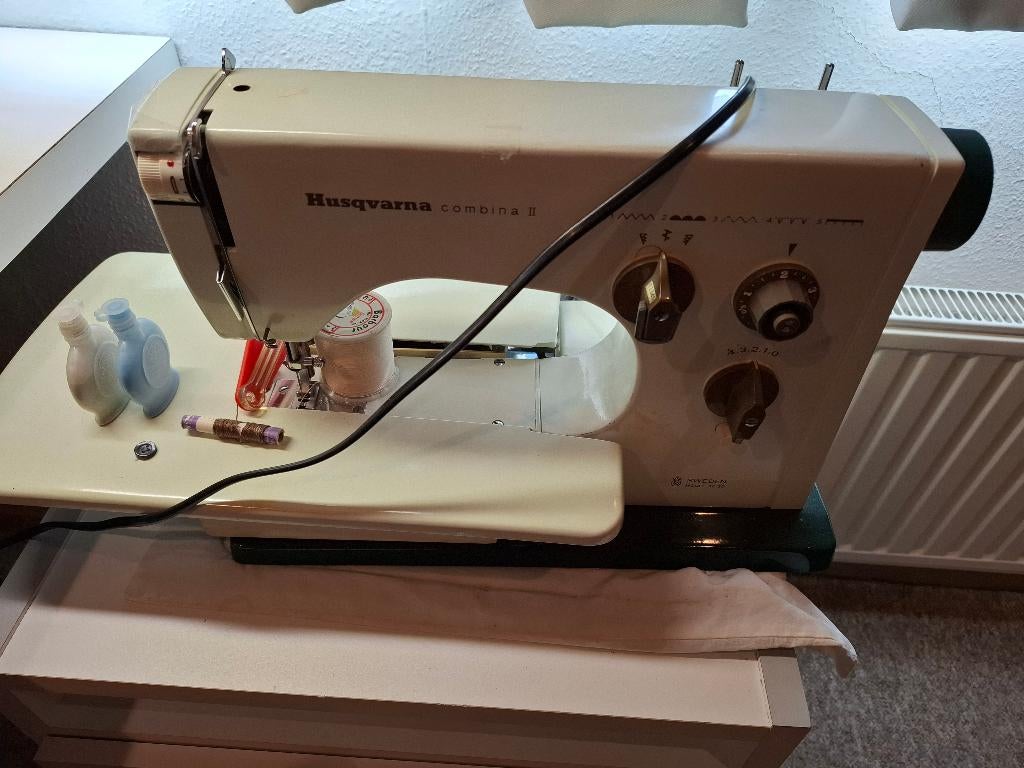 Husqvarna naaimachine, Hobby en Vrije tijd, Naaimachines en Toebehoren, Ophalen, Gebruikt, Naaimachine, Husqvarna