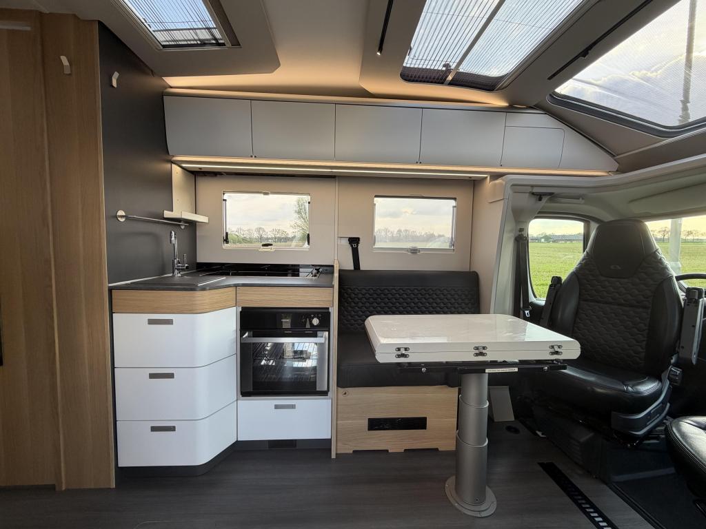 Adria Coral Plus 670 DC, Face-to-Face, Oven, Fietsdrager, Automaat, Koelkast, Ringverwarming, Startonderbreker